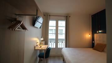 Double Room | 1 bedroom, premium bedding, pillow-top beds, in-room safe