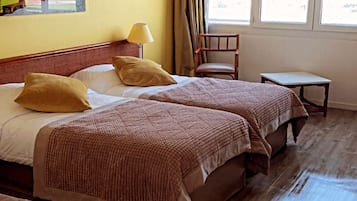 Premium bedding, desk, blackout curtains, soundproofing