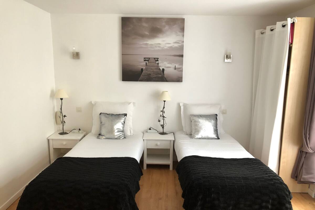 Comfort Twin Room, 1 Bedroom | Dihias secara berasingan, katil bayi/kot (percuma), Wi-fi percuma