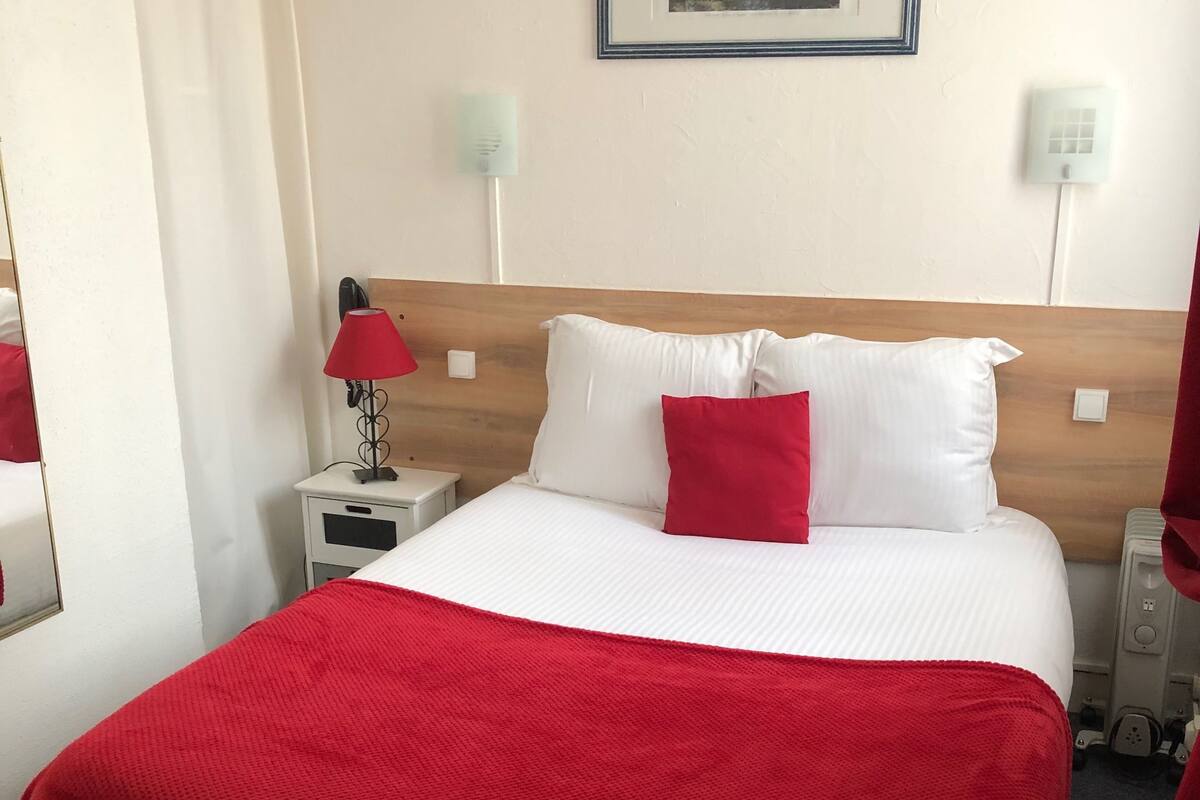 Economy Single Room, 1 Bedroom (pour 1 personne, Toilettes communes) | Dihias secara berasingan, katil bayi/kot (percuma), Wi-fi percuma
