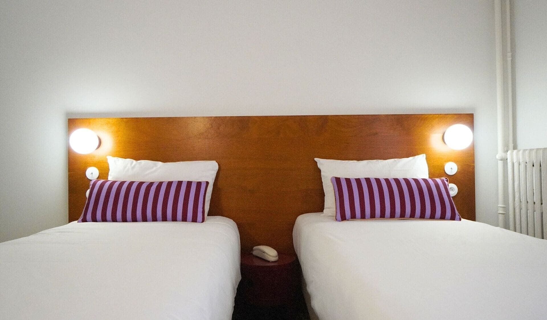 Tomannsrom – superior | Skrivebord, skrivebord for bærbar PC, lydisolert og strykejern/-brett