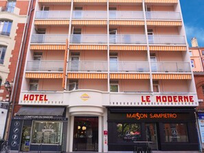 Front of property - Hôtel Le Moderne (Toulouse)