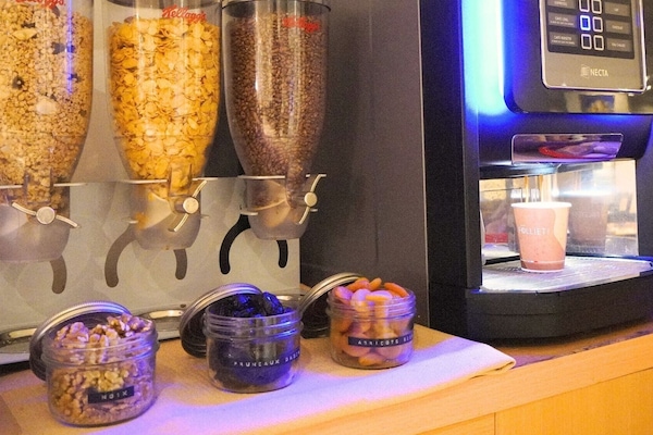 Café da manhã com buffet todos os dias mediante uma taxa