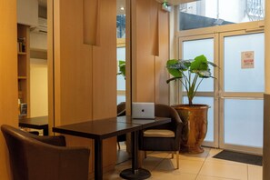 Reception - Ours Blanc - Place Victor Hugo (Toulouse)