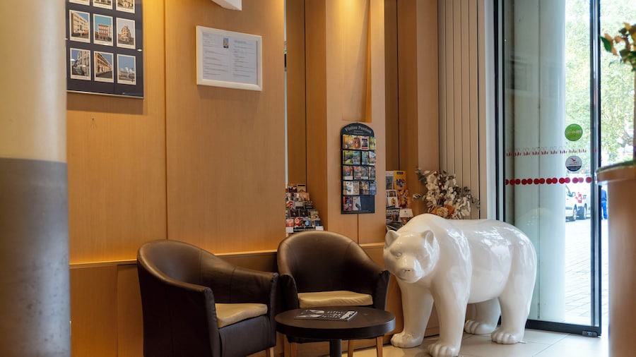 Ours Blanc - Place Victor Hugo