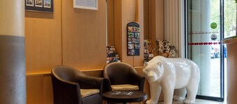 Ours Blanc - Place Victor Hugo