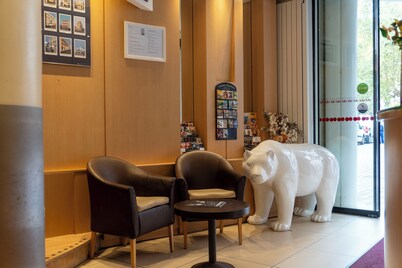 Ours Blanc - Place Victor Hugo
