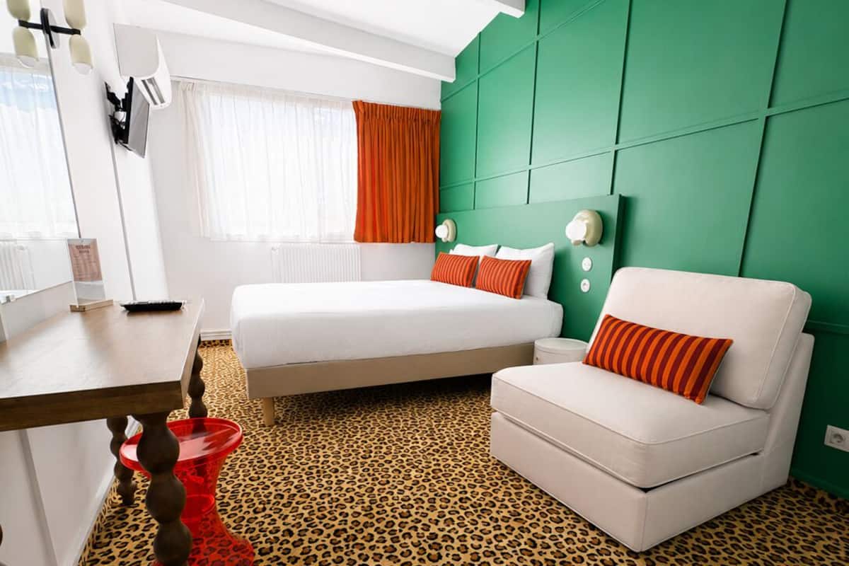 Habitación doble Confort | Ropa de cama de alta calidad y escritorio