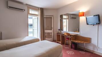 Superior Twin Room | Desk, soundproofing, iron/ironing board, free WiFi