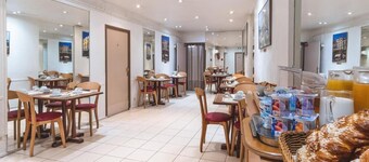 Ours Blanc - Place Victor Hugo