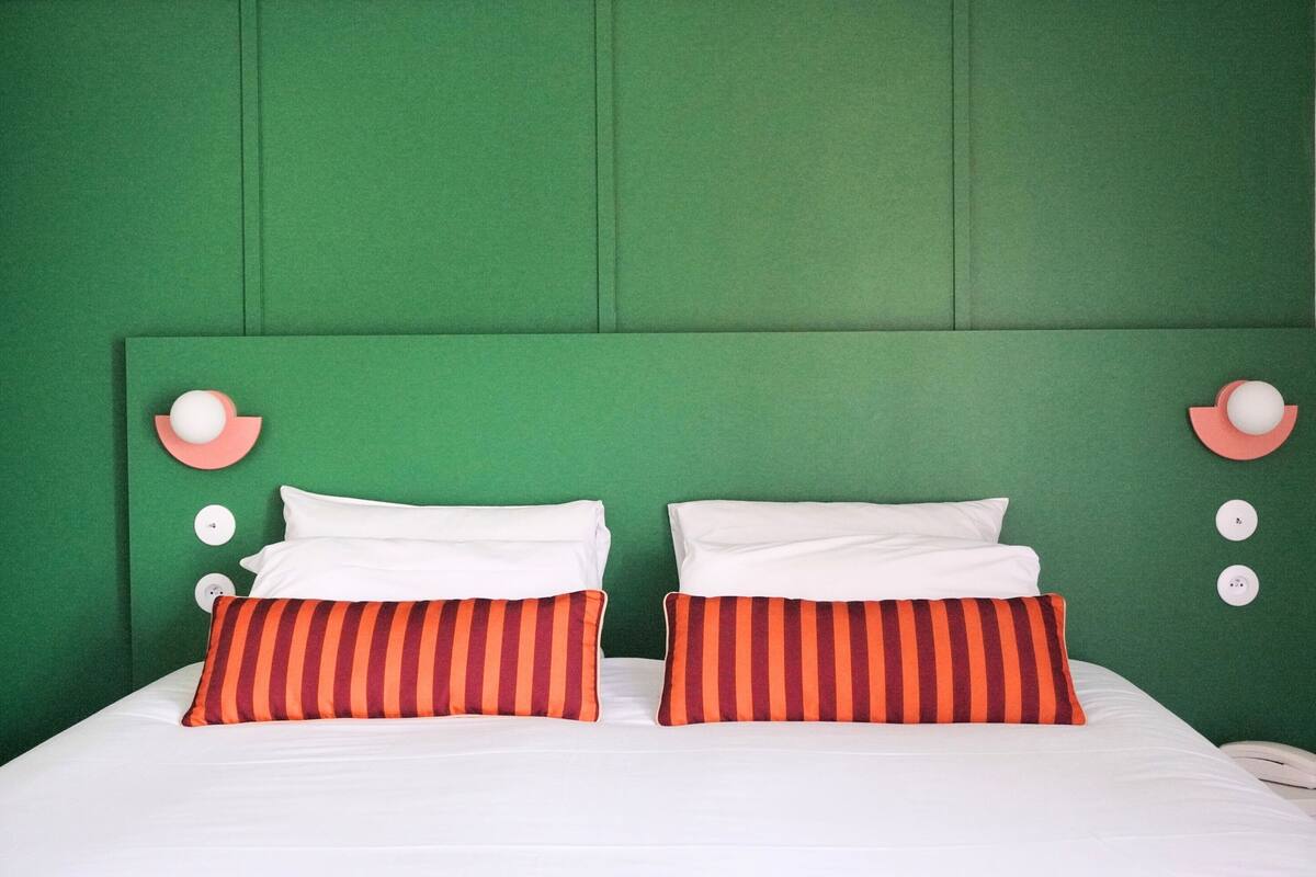 Deluxe Double Room | Desk, laptop workspace, soundproofing, iron/ironing board