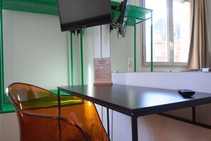 Chambre Simple | Bureau, espace de travail pour ordinateur portable