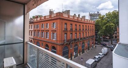 Ours Blanc - Place Victor Hugo