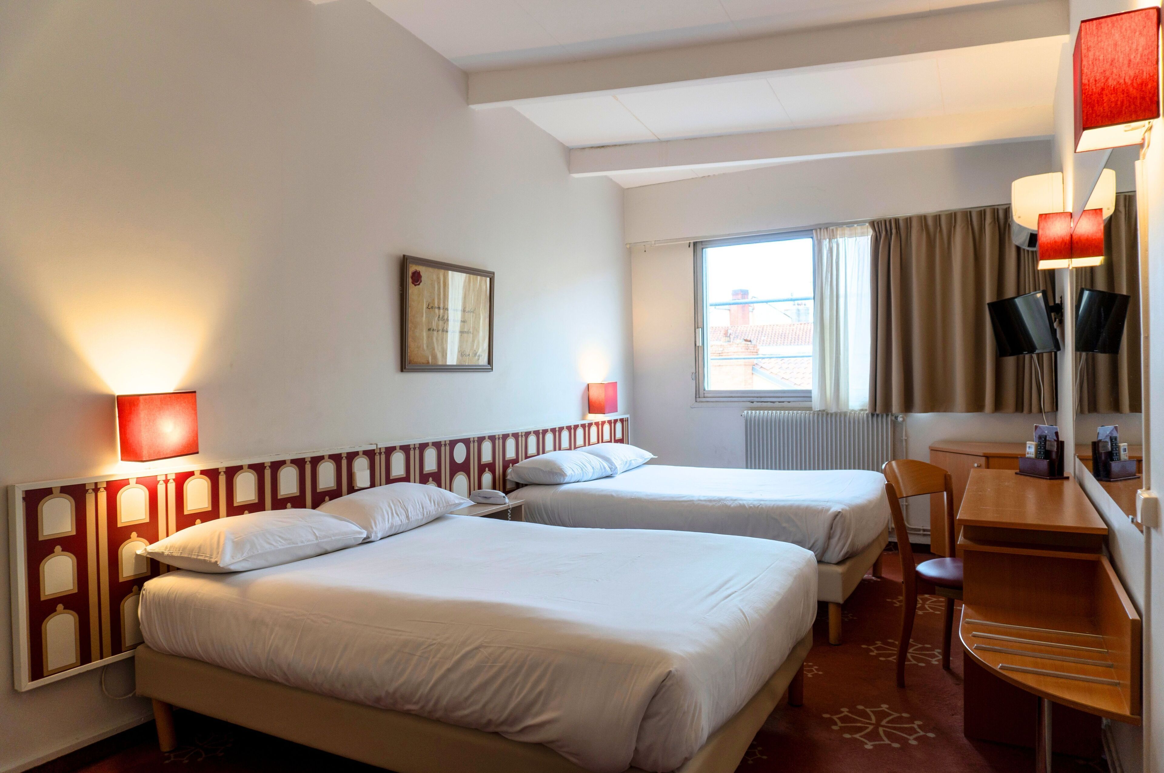 Quadruple Room | Desk, laptop workspace, soundproofing, iron/ironing board