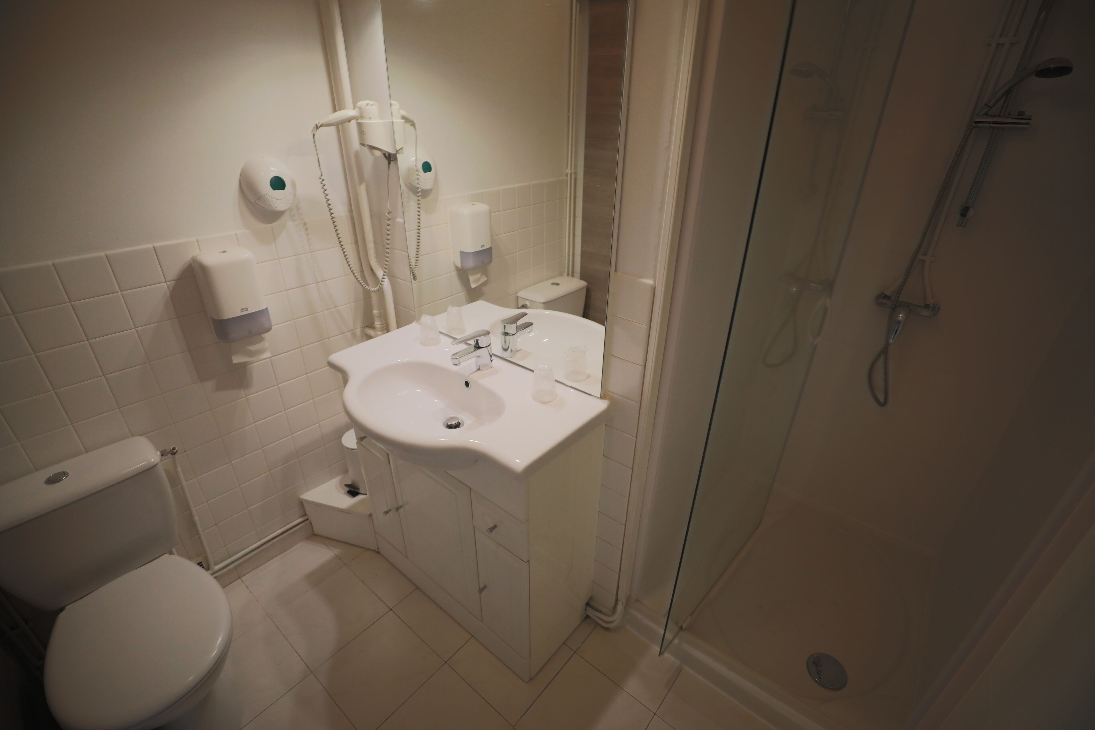 double room, non smoking | bathroom sink