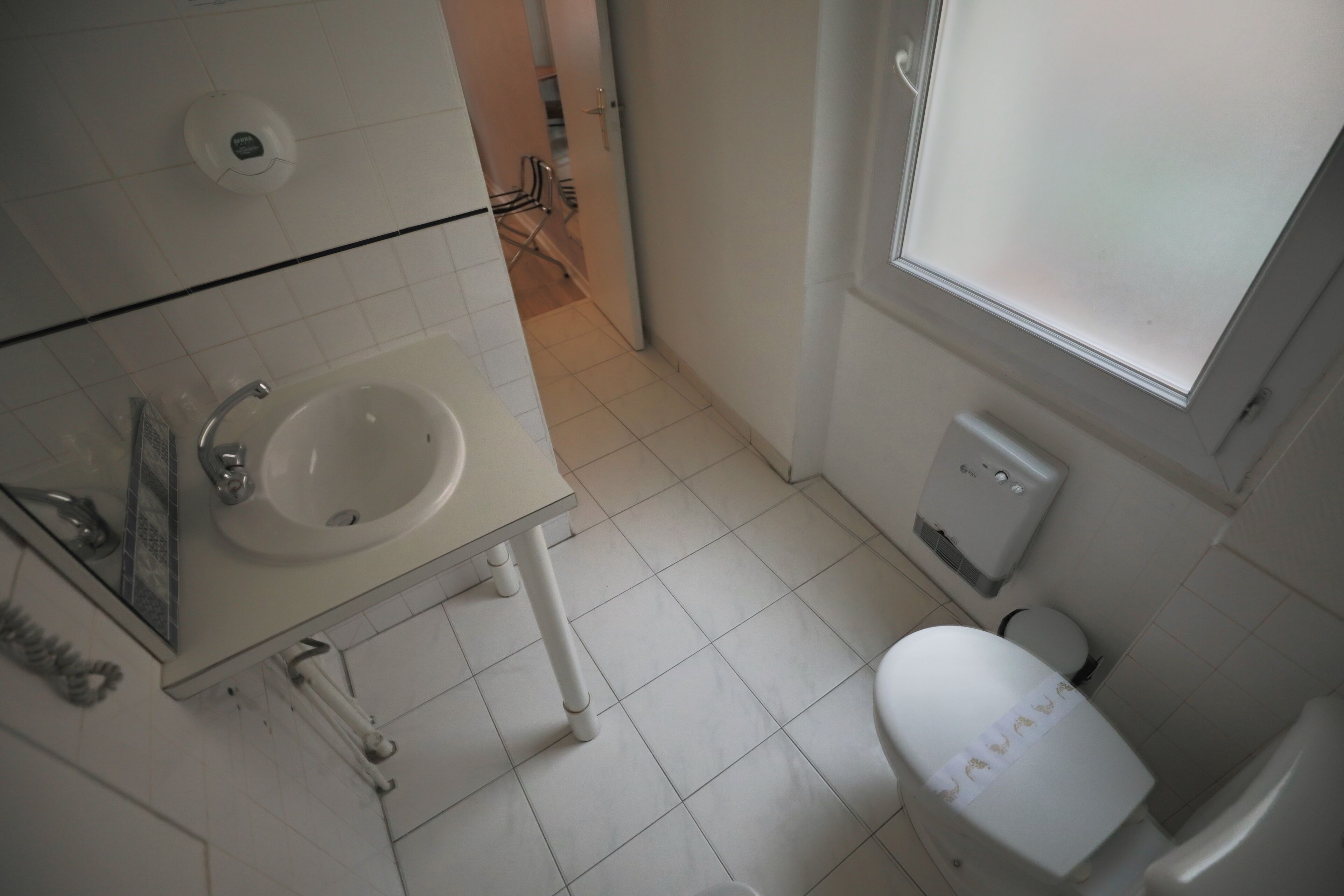 double room, non smoking | bathroom | hair dryer, towels, soap, shampoo