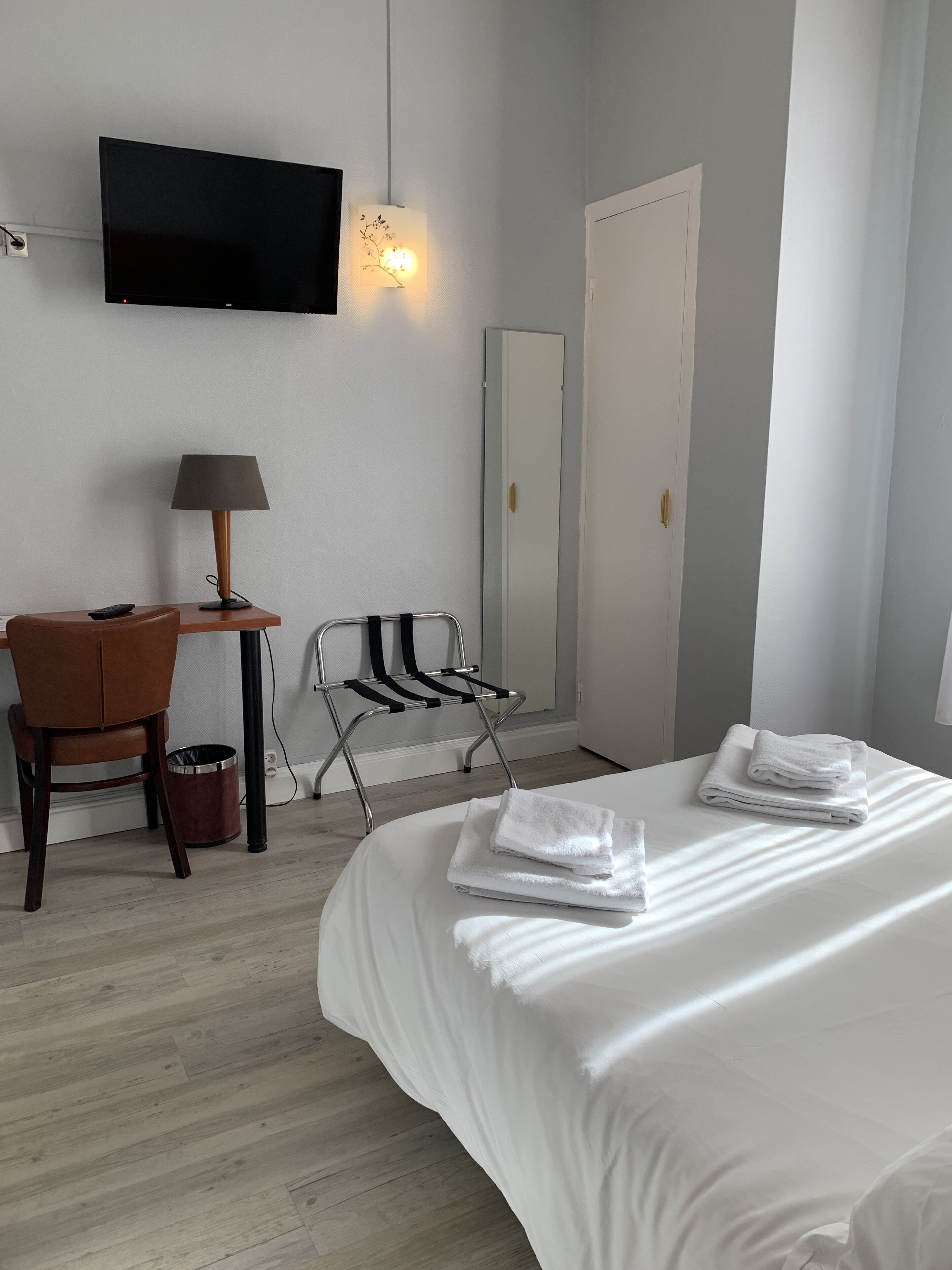 double room, non smoking | desk, soundproofing, iron/ironing board, wifi