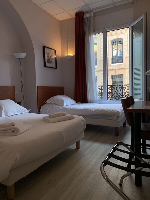 Triple Room, Multiple Beds, Non Smoking - Wilson Square (Toulouse)