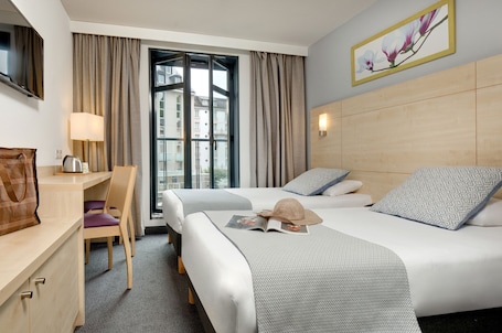 Premium bedding, in-room safe, blackout drapes, soundproofing. Hotel Padoue