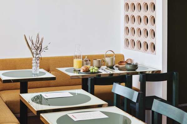 Daily buffet breakfast (EUR 17 per person) - Hôtel Orphée - Orso hotel (Paris)