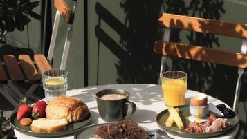 Ontbijtbuffet in het weekend (EUR 16 per persoon)