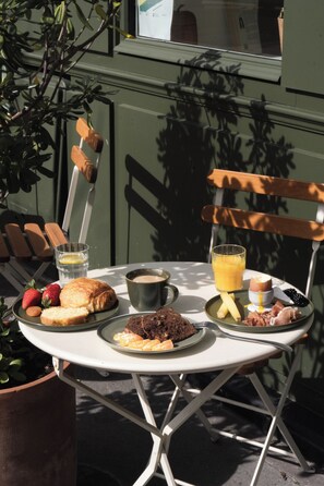Desayuno buffet todos los días (EUR 16 por persona)