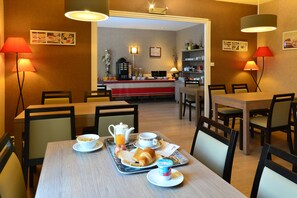 Buffet breakfast on weekdays (EUR 9 per person)