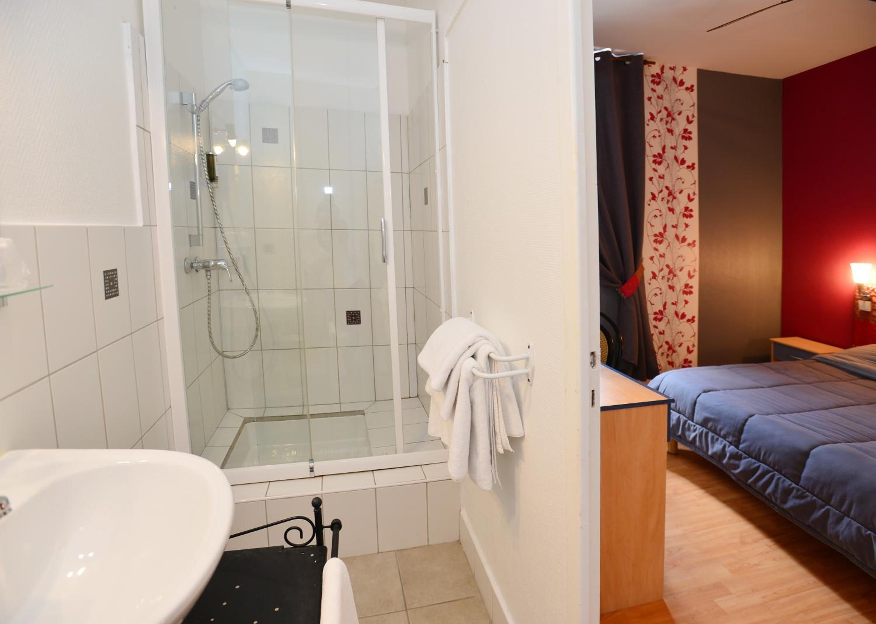 combined shower/bathtub, free toiletries, hair dryer, towels
