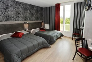 Comfort Quadruple Room, 2 Double Beds | 1 bedroom, individually decorated, desk, blackout drapes