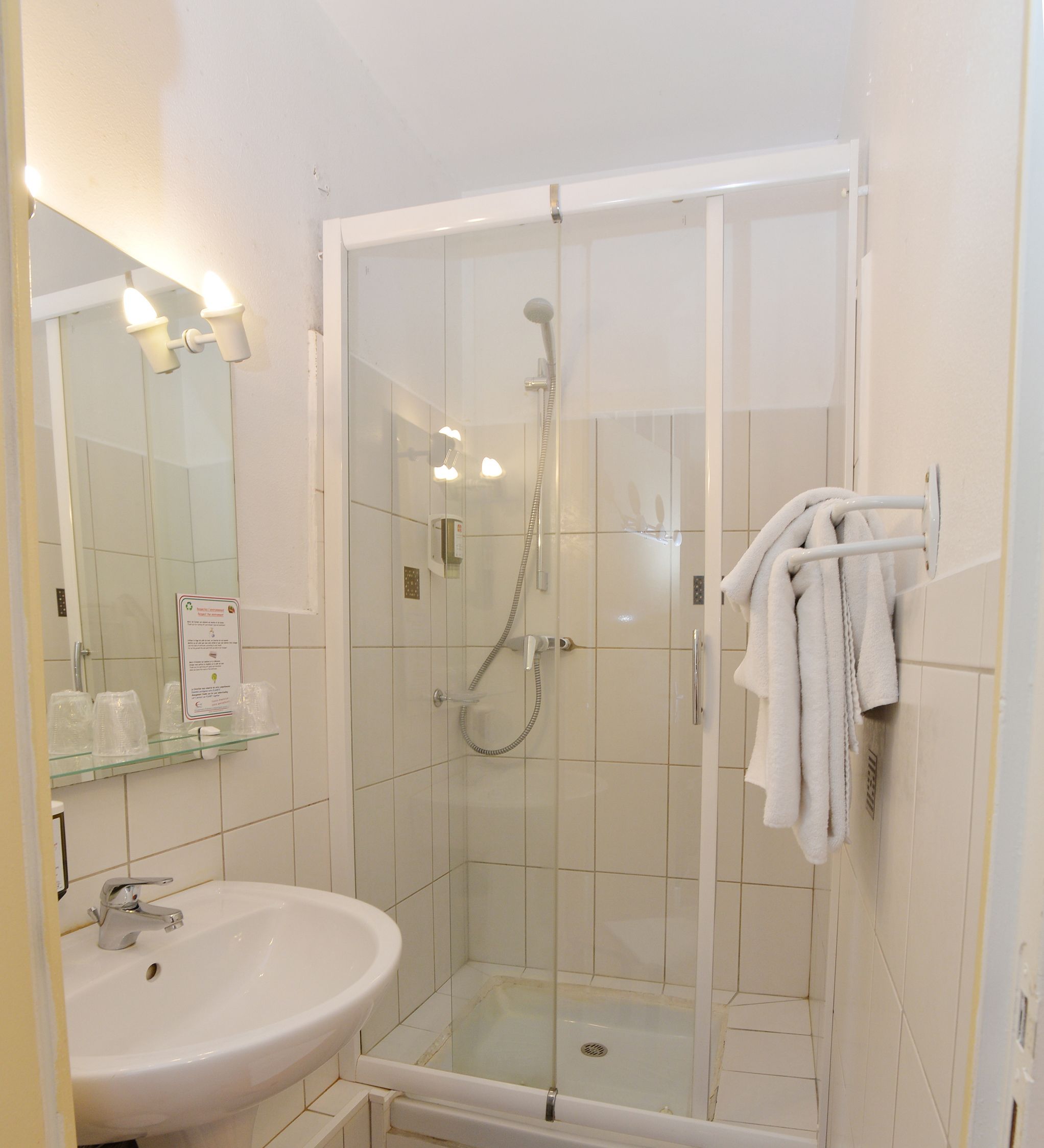 combined shower/bathtub, free toiletries, hair dryer, towels