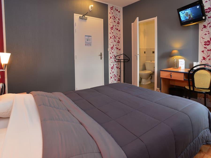 1 habitaciĂłn, decoraciĂłn personalizada, escritorio y cortinas blackout