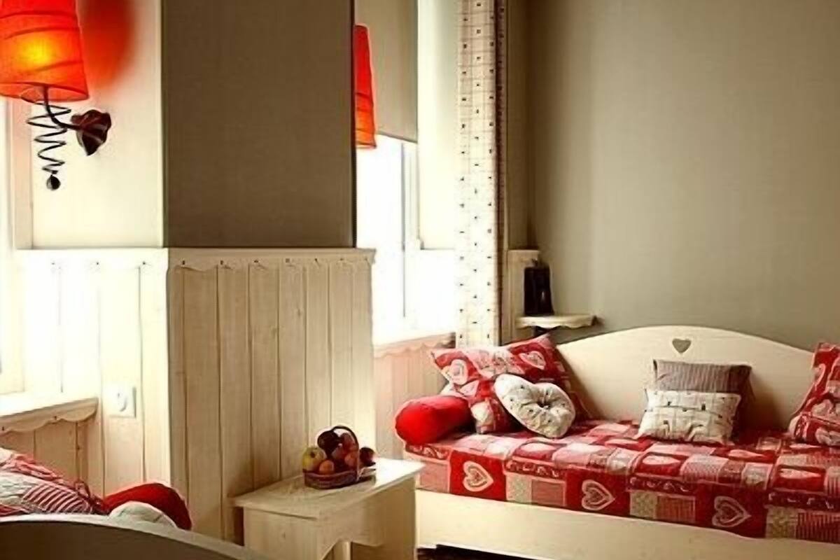 Desk, free cots/infant beds, rollaway beds, free WiFi