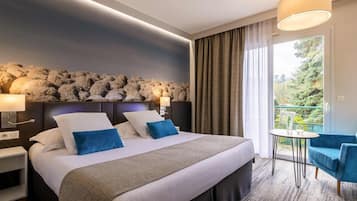 Minibar, desk, soundproofing, free cots/infant beds