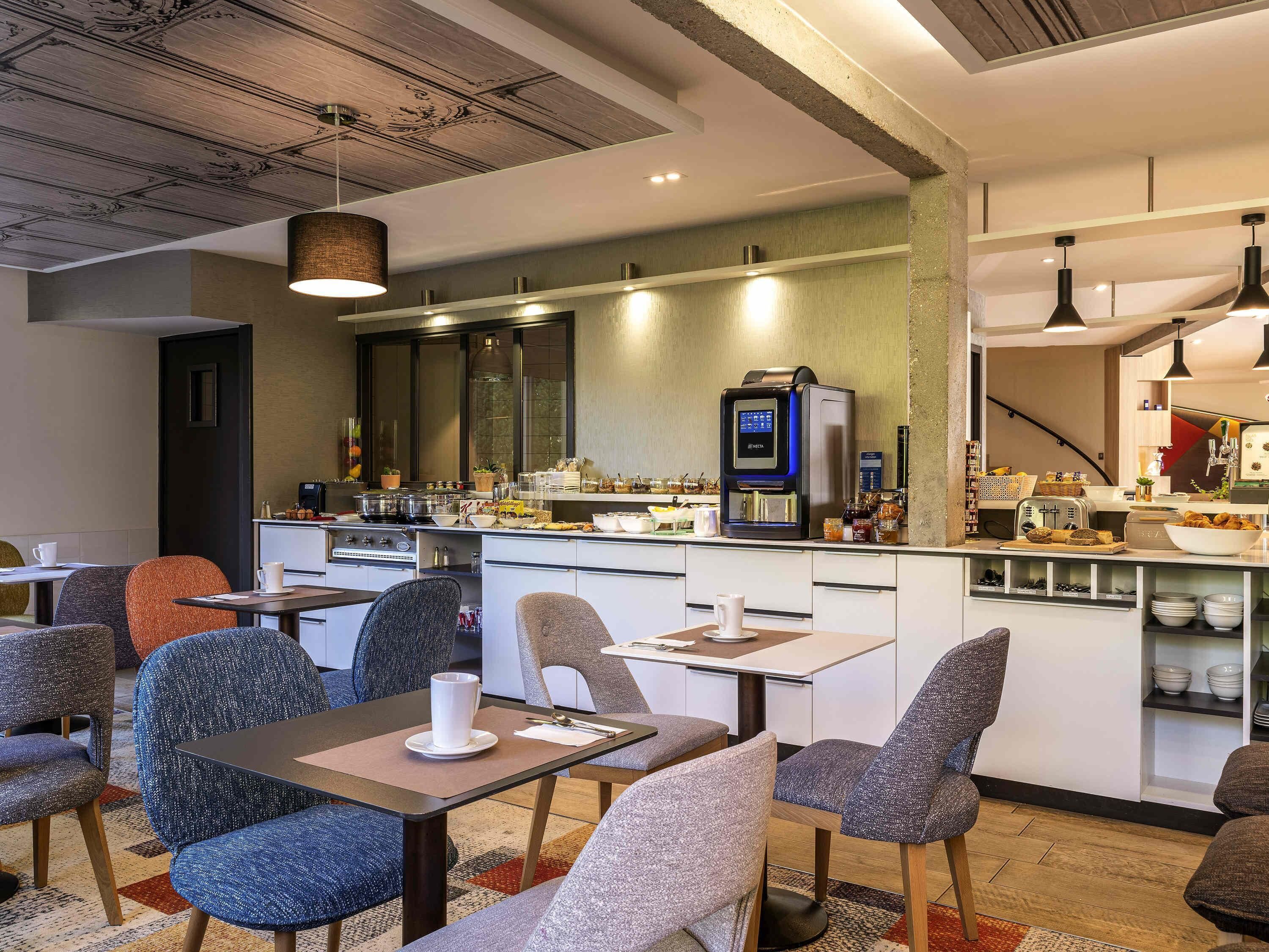 Daily buffet breakfast (EUR 16 per person)