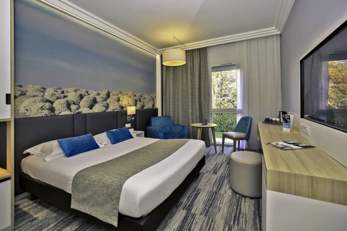 Standard Room, Multiple Beds | Minibar, desk, soundproofing, free cribs/infant beds