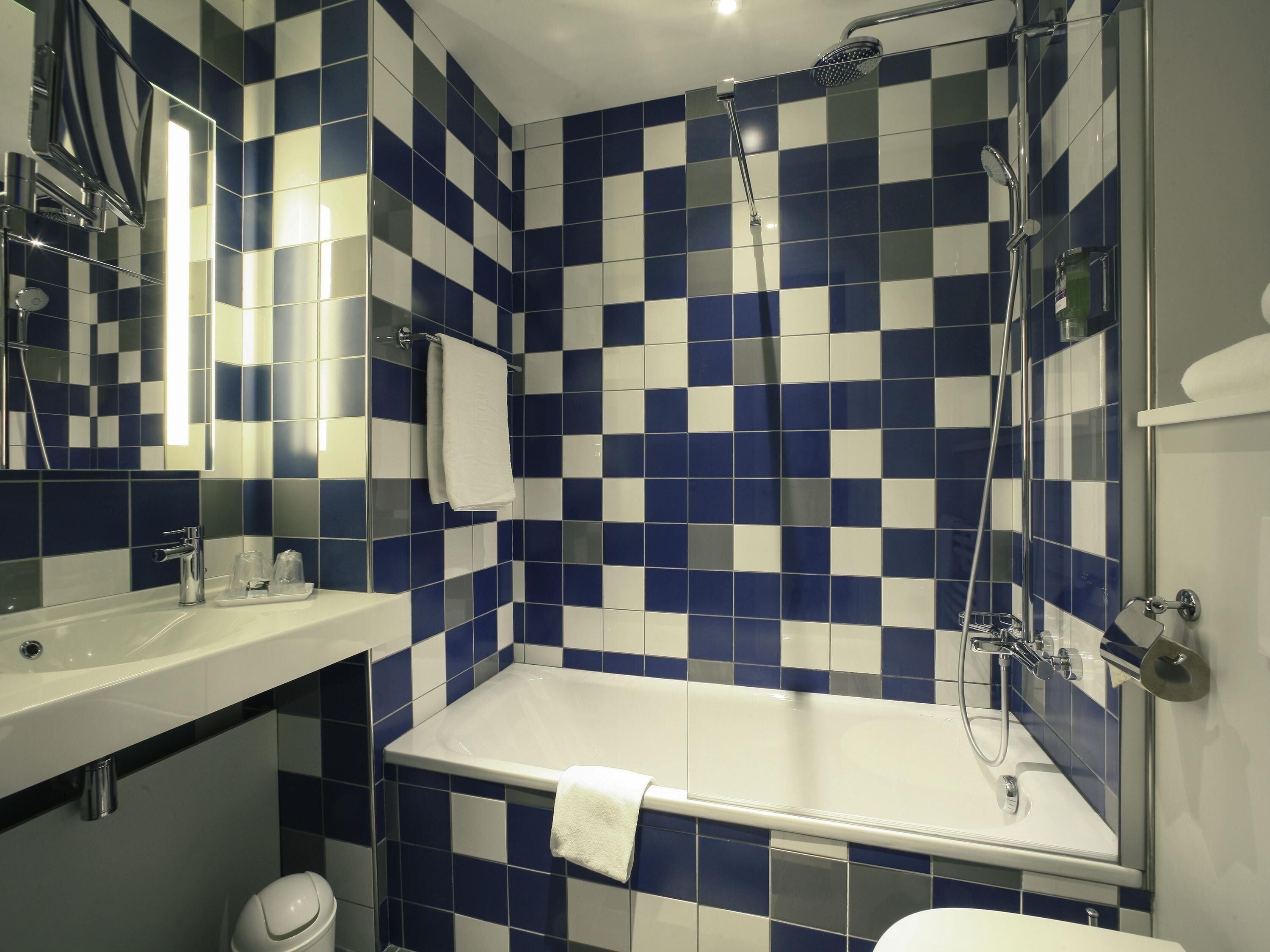 Minibar, desk, soundproofing, free cots/infant beds