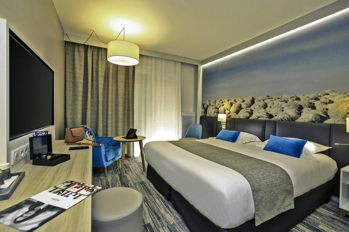 minibar, desk, soundproofing, free cots/infant beds