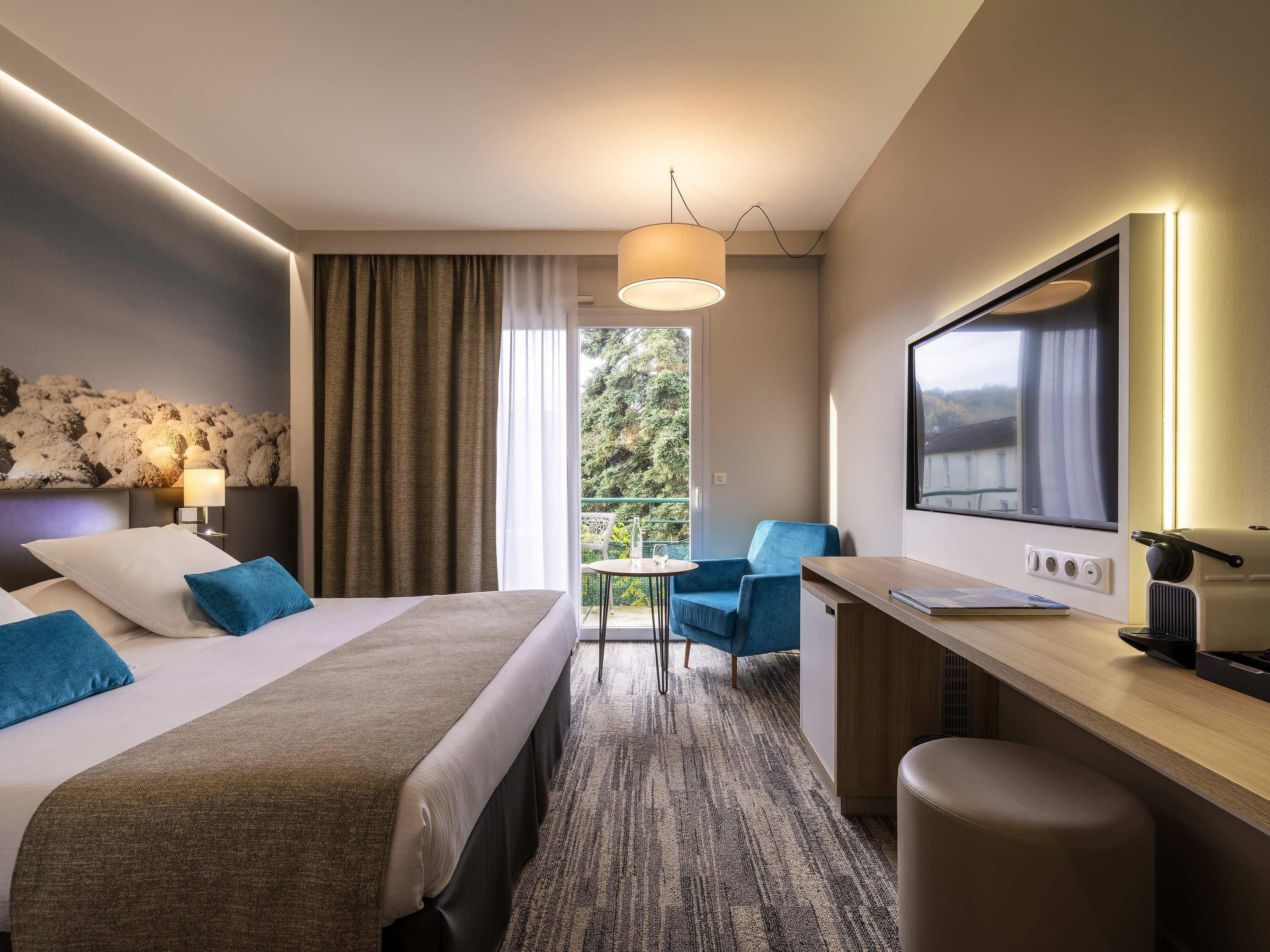 Superior Room, 1 King Bed, Balcony | Minibar, desk, soundproofing, free cribs/infant beds