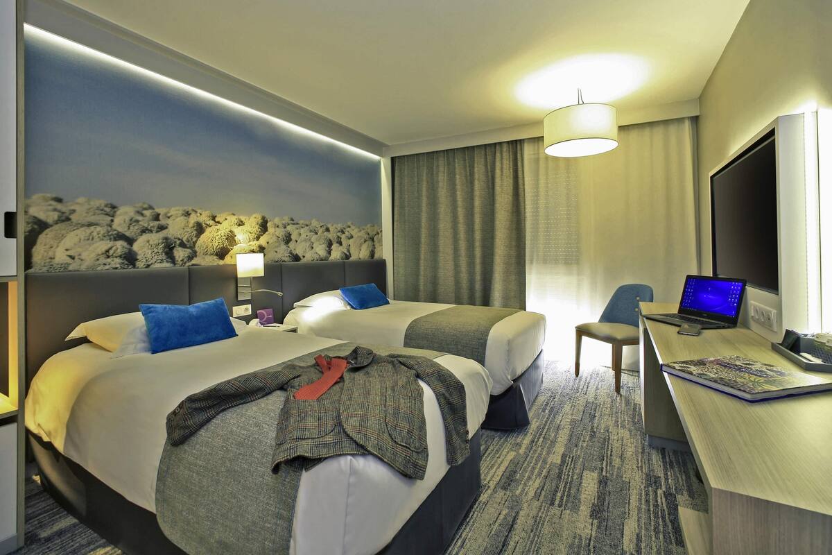 Superior Room, 2 Twin Beds | Minibar, desk, soundproofing, free cribs/infant beds