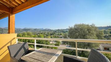 Dobbeltrom – superior, balkong | Sengetøy av topp kvalitet, minibar, safe på rommet og skrivebord