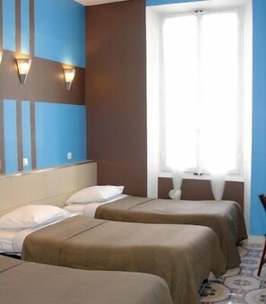 Premium bedding, individually decorated, individually furnished, desk - Interlaken (Nice)