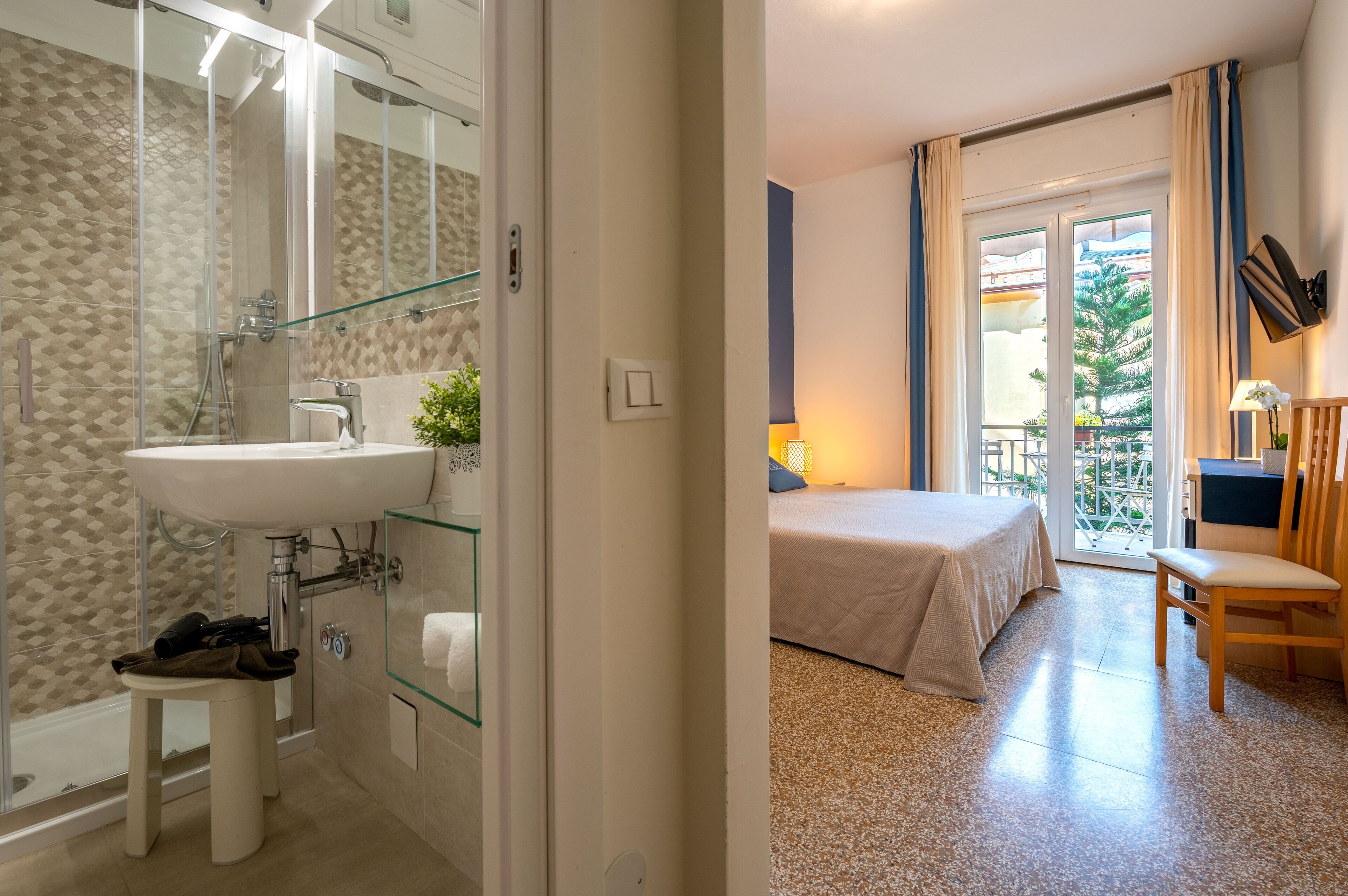 Camera Standard con letto matrimoniale o 2 letti singoli, 1 camera da letto, balcone | Bagno | Doccia, set di cortesia gratuito, asciugacapelli, bidet