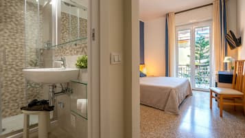 Camera Standard con letto matrimoniale o 2 letti singoli, 1 camera da letto, balcone | Bagno | Doccia, set di cortesia gratuito, asciugacapelli, bidet