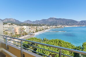 Chambre Supérieure | Minibaari, tallelokero huoneessa, äänieristys, silitysrauta/-lauta