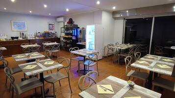 Daily buffet breakfast (EUR 16.00 per person)