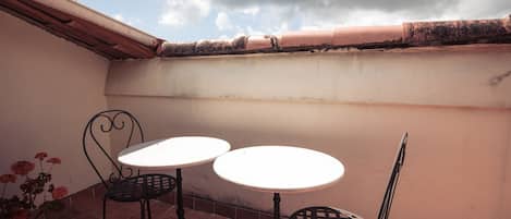 Klassieke kamer, terras (Single) | Terras