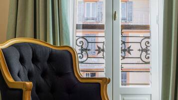 Minibar, coffres-forts dans les chambres, ameublement personnalisé