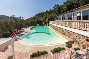 Outdoor pool, pool umbrellas, pool loungers - Hotel San Matteo (San Bartolomeo al Mare)