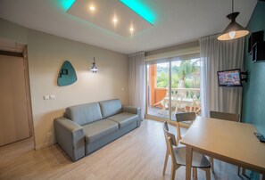 TV LCD dan pemutar DVD