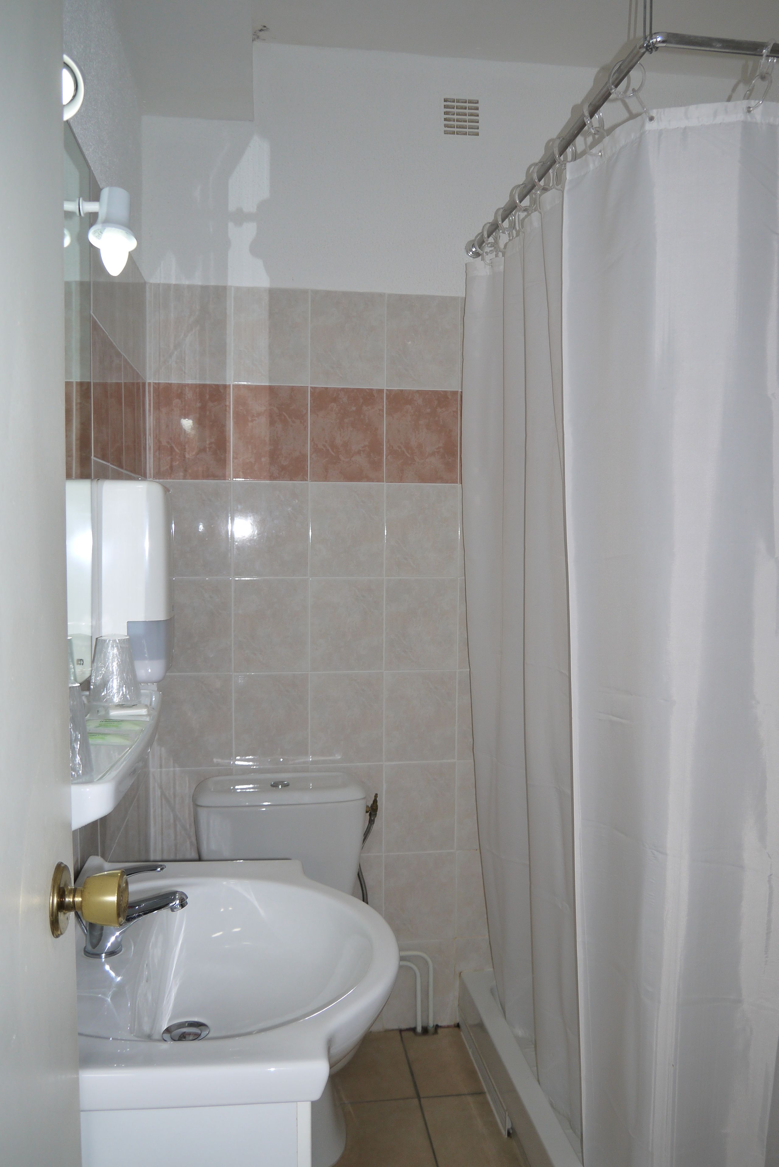 double room | bathroom | free toiletries, hair dryer, towels